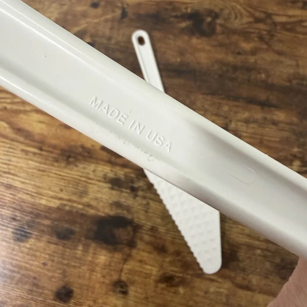 Pyrex Accessories White Plastic Utensils 2pcs LADLE and PIE SPATULA Server USA